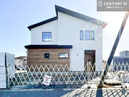 ���̑����n ���݌��z���B������͖��邭�J���I�ȃ��r���O��ŐV�ݔ��̃L�b�`���Ȃǉ��K�ȋ�Ԃ��L����܂��B�����������炱���g�V������炵�h�ւ̊��҂����܂�Z�܂��B�����������Ȃ����z���̗l�q���K���ł��B