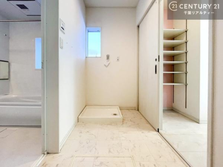 ���ʑ�E���ʏ� �E�ߏ��Ɛ��ʃX�y�[�X��������Ă���̂ŁA���Ƒ��̃y�[�X�ɍ��킹�Ďg���������ł��܂��I
���̖Z�������ԑтɂ��������X���[�Y�ł��ˁI