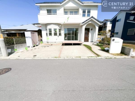 ���ԏ� ���ԃX�y�[�X��2�䕪����܂��I�Z�J���h�J�[�͂������A�o�C�N�⎩�]�ԂȂǂ��u���ꏊ�ɍ���܂���B