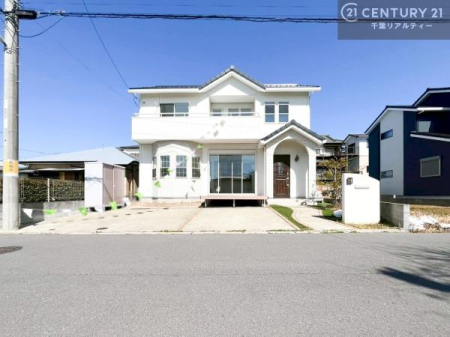 �O�ʓ��H�܂ތ��n�ʐ^ �쓹�H�ɖʂ����A�z������ǍD�ȊJ���I�ȗ��n�B
�����Ղ�̗z�����������݁A���邭�S�n�悢��炵�������܂��B