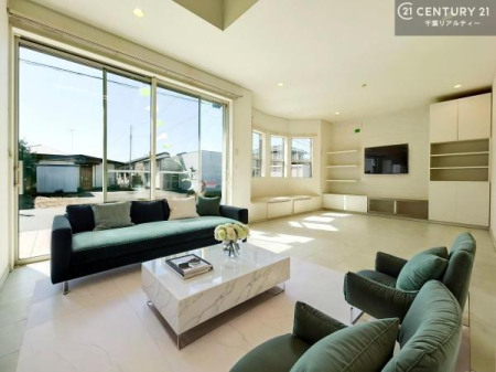 ���r���O �Ƌ��CG�p�[�X�ł��B�J�����̂���L�XLDK�I�\�t�@�[��_�C�j���O�e�[�u����u���Ă������ɂȂ�Ȃ��̂ŉ��K�ɉ߂����܂��I�R�~���j�P�[�V���������₷�����r���O�ł��I