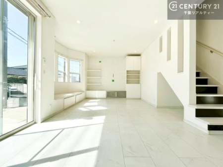 ���r���O �傫�ȑ����炽���Ղ�̗z���������閾�邢���r���O�B�J�����̂��郊�r���O�ŉƑ��c���̂��났�̎��Ԃ��߂����܂��I�����w�\�ł��I���񌻒n�ŗz������Ȃǂ��̊����������܂��I