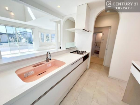 �L�b�`�� ��l�C�̑Ζʎ��V�X�e���L�b�`�����̗p���Ă��܂��I���Ƒ��̃R�~���j�P�[�V���������R�Ƒ�����݌v�ł��B
���q�l�ɂ��ڂ��͂��̂Ŋ������ł��ˁI�L�X�g���ĉ��K�ō�Ƃ��i�݂܂��B