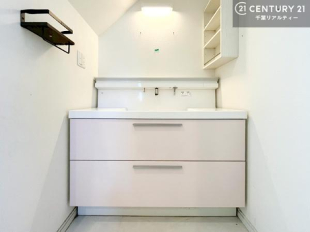 ���ʑ�E���ʏ� �g�Ȃ�𐮂�����ʏ��́A���������厖�ł��I������̐������̂��镵�͋C�����o�I�C�����悭���g�����������܂��B�L�X�����X�y�[�X���������ł��ˁI
