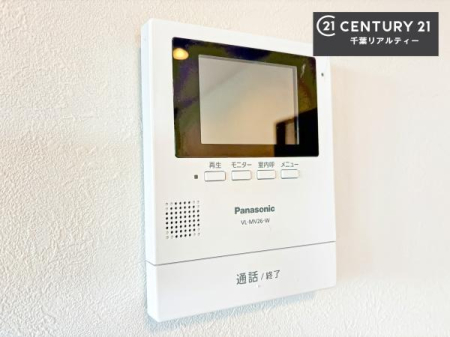 ���̑����� TV���j�^�[�t���C���^�[�z��������A�K��҂��f���Ŋm�F���Ă���Ή��ł��邽�߁A�h�Ɩʂ����S�ł��B���q�l�̂�����Ԏ��ɂ��S�����A���Ƒ��̈��S�E���S�ȕ�炵���T�|�[�g���܂��B