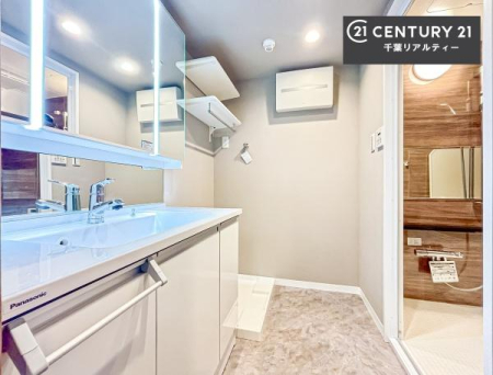 ���ʑ�E���ʏ� �O�ʋ��d�l�̐��ʏ��́A�g�����Ȃ݂����₷������I���͎��[�ɂȂ��Ă��܂��B�h���C���[�₨���ϓ����Еt������̂Ő��ʑ������X�b�L���ƌ����邱�Ƃ��o���܂��I