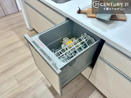 �L�b�`�� �H��@�t���̃L�b�`���ł��I�Z���������r��h�~�Ƃ��đ�ϊ��􂷂�֗��Ȏd�l�ł��I�r���g�C���Ȃ̂ŃL�b�`���̏ꏊ����炸�����X�y�[�X���L���g�����Ƃ��o���܂��I