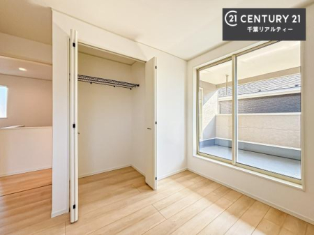 �m�� ���[�X�y�[�X�����Ă��܂��I�������X�b�L�����ڂ��鎖���ł��܂��ˁB
�Ƌ��I�΂Ȃ��V���v���ȃf�U�C���ׁ̈A�Ƌ��I�΂����C�ɓ���̋�ԍ�肪�ł������ł��ˁB