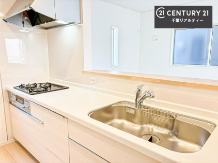 �L�b�`�� ��l�C�̑Ζʎ��V�X�e���L�b�`�����̗p���Ă��܂��I���Ƒ��̃R�~���j�P�[�V���������R�Ƒ�����݌v�ł��B
���q�l�ɂ��ڂ��͂��̂Ŋ������ł��ˁB�L�X�g���ĉ��K�ɍ�Ƃ��i�݂܂��B