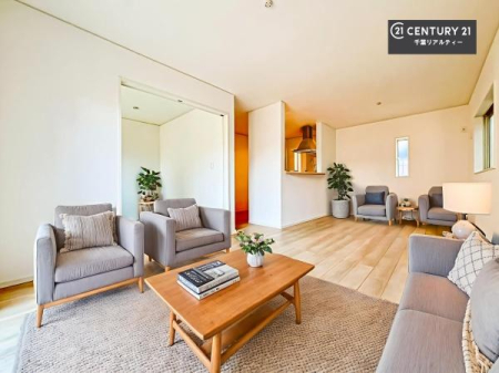 ���r���O �Ƌ��CG�p�[�X�ł��B�D�����z���܂肪���r���O����ł���ċ��S�n�̗ǂ���Ԃ����o���Ă���܂��I
���났�̎��Ԃ��߂����܂��I