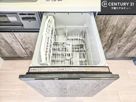 �L�b�`�� �H��@�t���̃L�b�`���ł��I�Z���������r��h�~�Ƃ��đ�ϊ��􂷂�֗��Ȏd�l�ł��I�r���g�C���Ȃ̂ŃL�b�`���̏ꏊ����炸�����X�y�[�X���L���g�����Ƃ��o���܂��I