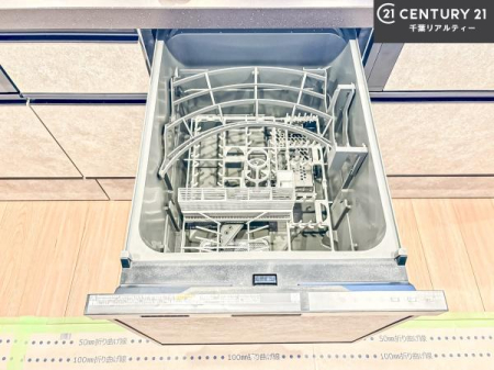 �L�b�`�� �H��@�t���̃L�b�`���ł��I�Z���������r��h�~�Ƃ��đ�ϊ��􂷂�֗��Ȏd�l�ł��I�r���g�C���Ȃ̂ŃL�b�`���̏ꏊ����炸�����X�y�[�X���L���g�����Ƃ��o���܂��I