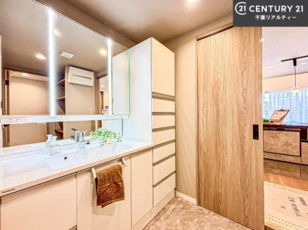 ���ʑ�E���ʏ� �O�ʋ��d�l�̐��ʏ��́A�g�����Ȃ݂����₷������I���͎��[�ɂȂ��Ă��܂��B�h���C���[�₨���ϓ����Еt������̂Ő��ʑ������X�b�L���ƌ����邱�Ƃ��o���܂��I