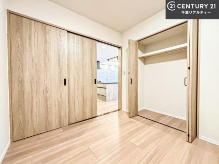 �Q�� �D���������������ޗm���́A���̖ڊo�߂��C�������ǂ������ł��ˁB���������Ԃ��������Ɖ߂������Ƃ��ł��܂��B�D�����F�����̃t���[�����O���ǂ�ȉƋ�ɂ��}�b�`���܂��I