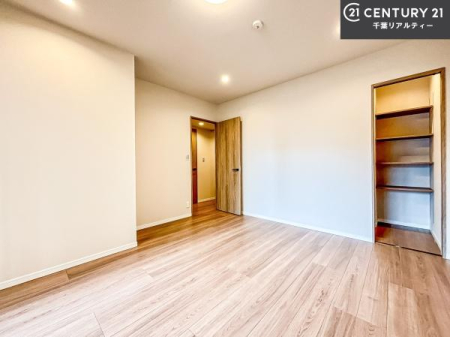 �q������ �V���v���Ƀf�U�C������Ă��邽�߁A�Ƌ��I�т܂���I
���C�ɓ���̉Ƌ��u���Ă��낰���Ԃ���邱�Ƃ��ł��܂��B