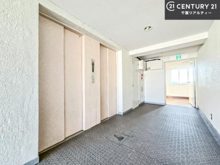 ���̑����p�� �G���x�[�^�[�����ŁA�����̈ړ����X���[�Y�B��K�ւ̃A�N�Z�X�����K�Ȃ��߁A���N�z�̕��⏬���Ȃ��q���܂����邲�ƒ�ɂ����S�ł��B���K���Ɨ��֐������˔������Z�܂��ł��B