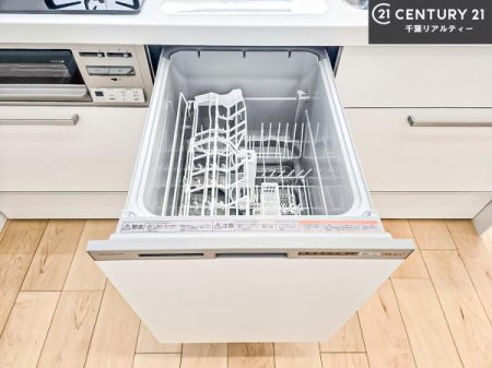 �L�b�`�� �H��@�t���̃L�b�`���ł��I�Z���������r��h�~�Ƃ��đ�ϊ��􂷂�֗��Ȏd�l�ł��I�r���g�C���Ȃ̂ŃL�b�`���̏ꏊ����炸�����X�y�[�X���L���g�����Ƃ��o���܂��I