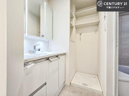 ���ʑ�E���ʏ� �O�ʋ��d�l�̐��ʏ��́A�g�����Ȃ݂����₷������I���͎��[�ɂȂ��Ă��܂��B�h���C���[�₨���ϓ����Еt������̂Ő��ʑ������X�b�L���ƌ����邱�Ƃ��o���܂��I