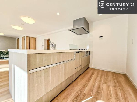 �L�b�`�� ��l�C�̑Ζʎ��V�X�e���L�b�`�����̗p���Ă��܂��I���Ƒ��̃R�~���j�P�[�V���������R�Ƒ�����݌v�ł��B
���q�l�ɂ��ڂ��͂��̂Ŋ������ł��ˁB�L�X�g���ĉ��K�ɍ�Ƃ��i�݂܂��B