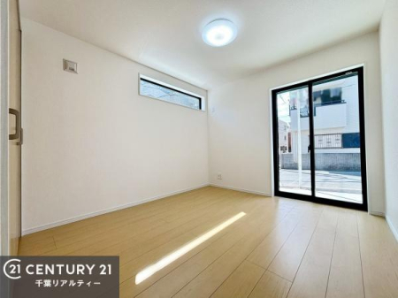 �q������ �����炽���Ղ��������A���ʂ����ǍD�Ȃ��߁A���K�ɉ߂������Ԃł��B
�q�ǂ������Ƃ��Ă��œK�ŁA�w�K�X�y�[�X��V�я�Ƃ��Ă����p�ł��܂��B