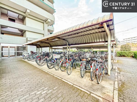 ���̑����p�� ���֏ꊮ���ŁA���q���܂̎��]�Ԃ�ʋΗp�̎��]�Ԃ����S���Ēu���܂��B���Ƒ��ɂ����ꂵ���֗��Ȑݔ��ł��B