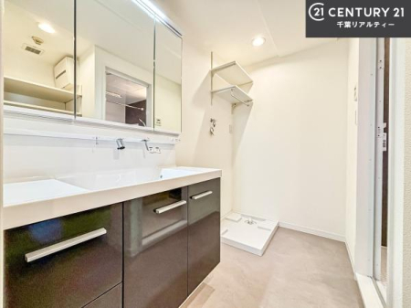 ���ʑ�E���ʏ� �O�ʋ��d�l�̐��ʏ��́A�g�����Ȃ݂����₷������I���͎��[�ɂȂ��Ă��܂��B�h���C���[�₨���ϓ����Еt������̂Ő��ʑ������X�b�L���ƌ����邱�Ƃ��o���܂��I