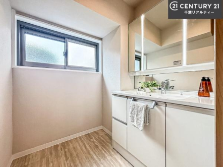 ���ʑ�E���ʏ� �g�Ȃ�𐮂�����ʏ��́A���������厖�ł��I������̐������̂��镵�͋C�����o�I�C�����悭���g�����������܂��B�L�X�����X�y�[�X���������ł��ˁI
