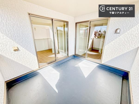 �o���R�j�[ �C���i�[�o���R�j�[�I�������t���Ă���̂ŁA�}�ɉJ���~���Ă��G��ɂ������S�I�������������J�b�g���Ă����̂ŁA���V�C�̗ǂ����́A���O�֏o�Đ[�ċz����̂��悳�����ł��I