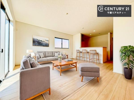 ���r���O �Ƌ��CG�p�[�X�ł��B�J�����̂���L�XLDK�I�\�t�@�[��_�C�j���O�e�[�u����u���Ă������ɂȂ�Ȃ��̂ŉ��K�ɉ߂����܂��I