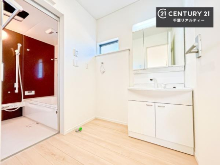 ���ʑ�E���ʏ� �O�ʋ��d�l�̐��ʏ��́A�g�����Ȃ݂����₷������I���͎��[�ɂȂ��Ă��܂��B�h���C���[�₨���ϓ����Еt������̂Ő��ʑ������X�b�L���ƌ����邱�Ƃ��o���܂��I