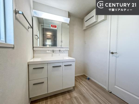 ���ʑ�E���ʏ� �O�ʋ��d�l�̐��ʏ��́A�g�����Ȃ݂����₷������I���͎��[�ɂȂ��Ă��܂��B�h���C���[�₨���ϓ����Еt������̂Ő��ʑ������X�b�L���ƌ����邱�Ƃ��o���܂��I