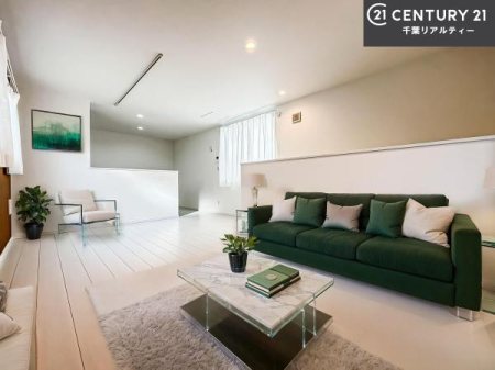 ���r���O �Ƌ��CG�p�[�X�ł��B�J�����̂���L�XLDK�I�\�t�@�[��_�C�j���O�e�[�u����u���Ă������ɂȂ�Ȃ��̂ŉ��K�ɉ߂����܂��I�R�~���j�P�[�V���������₷�����r���O�ł��I