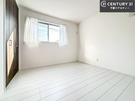 �q������ ���[�X�y�[�X���t���Ă���̂ŁA�}�ȗ��q���ł��U�炩��������������T�b�ƕЂÂ����đ�ϕ֗��ł��I�ǖʂ��L�X���Ă���̂ŁA�׋�����x�b�h�̒u����ɍ���܂���I