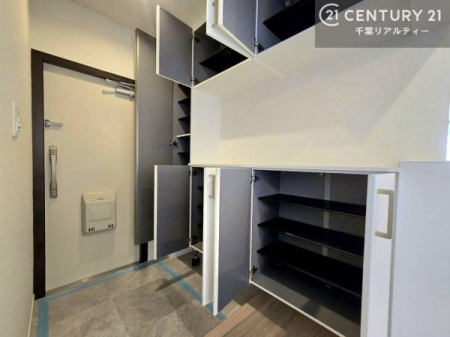 ���� �V���[�Y�{�b�N�X�t���Ȃ̂ŁA���ւ��Еt�����|�������₷���ł��I
�X�b�L���������ւŌ˂��J�����u�ԁA�������̂���S�n������Ԃ��o�}���Ă���܂��B