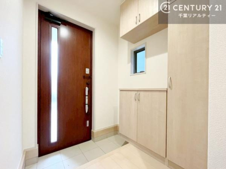 ���� �V���[�Y�{�b�N�X�t���B���ւ��Еt�����|�������₷���ł��I
�X�b�L���������ւŌ˂��J�����u�ԁA�������̂���S�n������Ԃ��o�}���Ă���܂��B