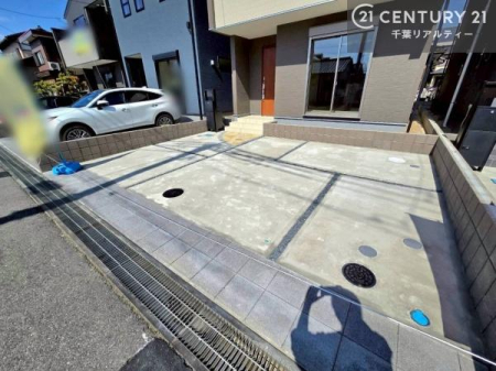 ���ԏ� ���ԃX�y�[�X��2�䕪����܂��I�Z�J���h�J�[�͂������A�o�C�N�⎩�]�ԂȂǂ��u���ꏊ�ɍ���܂���B