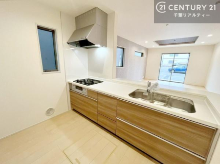 �L�b�`�� ��l�C�̑Ζʎ��V�X�e���L�b�`�����̗p���Ă��܂��I���Ƒ��̃R�~���j�P�[�V���������R�Ƒ�����݌v�ł��B
���q�l�ɂ��ڂ��͂��̂Ŋ������ł��ˁI�L�X�g���ĉ��K�ō�Ƃ��i�݂܂��B