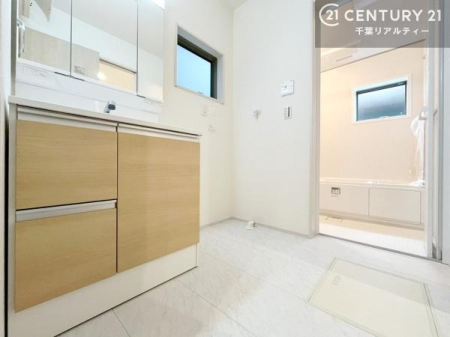 ���ʑ�E���ʏ� �O�ʋ��d�l�̐��ʏ��́A�g�����Ȃ݂����₷������I���͎��[�ɂȂ��Ă��܂��B�h���C���[�₨���ϓ����Еt������̂Ő��ʑ������X�b�L���ƌ����邱�Ƃ��o���܂��I