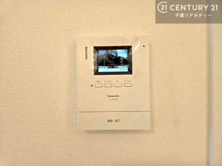 ���̑����� TV���j�^�[�t���C���^�[�z��������A�K��҂��f���Ŋm�F���Ă���Ή��ł��邽�߁A�h�Ɩʂ����S�ł��B���q�l�̂�����Ԏ��ɂ��S�����A���Ƒ��̈��S�E���S�ȕ�炵���T�|�[�g���܂��B