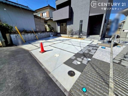 ���ԏ� ���ԃX�y�[�X��2�䕪����܂��I�Z�J���h�J�[�͂������A�o�C�N�⎩�]�ԂȂǂ��u���ꏊ�ɍ���܂���B