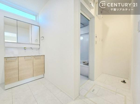 ���ʑ�E���ʏ� �O�ʋ��d�l�̐��ʏ��́A�g�����Ȃ݂����₷������I���͎��[�ɂȂ��Ă��܂��B�h���C���[�₨���ϓ����Еt������̂Ő��ʑ������X�b�L���ƌ����邱�Ƃ��o���܂��I