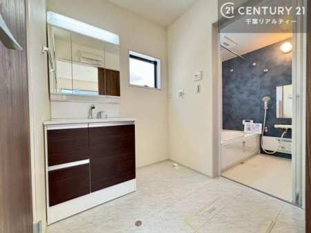 ���ʑ�E���ʏ� �O�ʋ��d�l�̐��ʏ��́A�g�����Ȃ݂����₷������I���͎��[�ɂȂ��Ă��܂��B�h���C���[�₨���ϓ����Еt������̂Ő��ʑ������X�b�L���ƌ����邱�Ƃ��o���܂��I