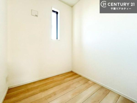 ���̑����� �e�����[�N���[�����������܂��B�����t���̖��邢��Ԃł��d�����͂��ǂ肻���ł��ˁI
���[�⏑�ցA��̋�ԂƂ��Ă����p�ł��܂��B