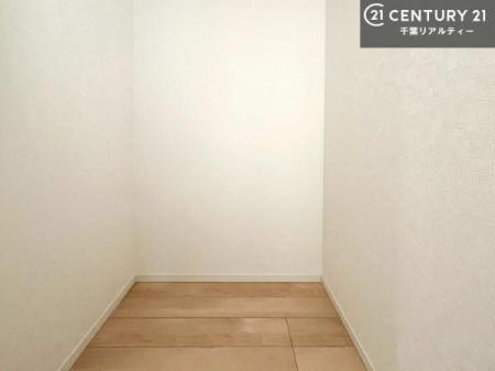 ���[ �t�@�~���[�N���[�N��������Z�܂��́A���[�͂Ɖ��K�������˔������ґ�ȋ�Ԑ݌v�B�ߗނ�o�b�O�A�G�ߕ��܂łЂƂ܂Ƃ߂ɂł��A���X�̐������ڂ������ƃX�}�[�g�ɁI