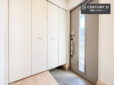 ���� �V���[�Y�{�b�N�X�t���Ȃ̂ŁA���ւ��Еt�����|�������₷���ł��I
�X�b�L���������ւŌ˂��J�����u�ԁA�������̂���S�n������Ԃ��o�}���Ă���܂��B