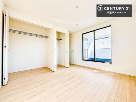 �m�� ���[�X�y�[�X�����Ă��܂��I�������X�b�L�����ڂ��鎖���ł��܂��ˁB
�Ƌ��I�΂Ȃ��V���v���ȃf�U�C���ׁ̈A�Ƌ��I�΂����C�ɓ���̋�ԍ�肪�ł������ł��ˁB