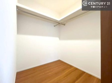 ���[ �E�H�[�N�C���N���[�[�b�g�t���ł��B��������̂��m���Ȃǂ����[���Ă��������ł��ˁI���ɂ���@�������ȂǋG�ߕ��̑傫�ȉƓd�����[�ł��܂��I