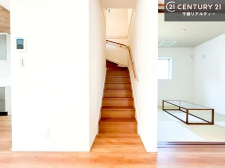 ���̑����� ���r���O�C���K�i�ŃR�~���j�P�[�V���������₷�����r���O�I