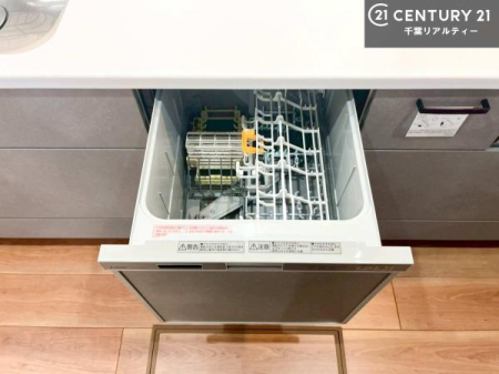 �L�b�`�� �H��@�t���̃L�b�`���ł��I�Z���������r��h�~�Ƃ��đ�ϊ��􂷂�֗��Ȏd�l�ł��I�r���g�C���Ȃ̂ŃL�b�`���̏ꏊ����炸�����X�y�[�X���L���g�����Ƃ��o���܂��I