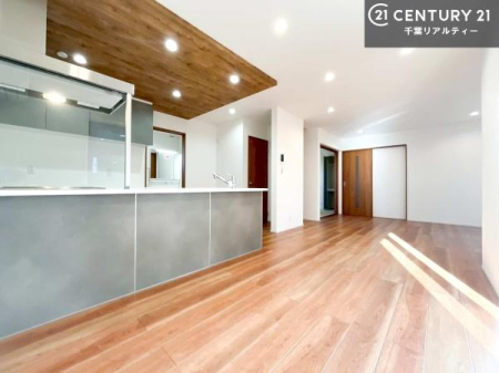 ���r���O �D�����z���܂肪���r���O����ł���ċ��S�n�̗ǂ���Ԃ����o���Ă���܂��I
���났�̎��Ԃ��߂����܂��I